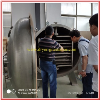 vacuum tray dryer